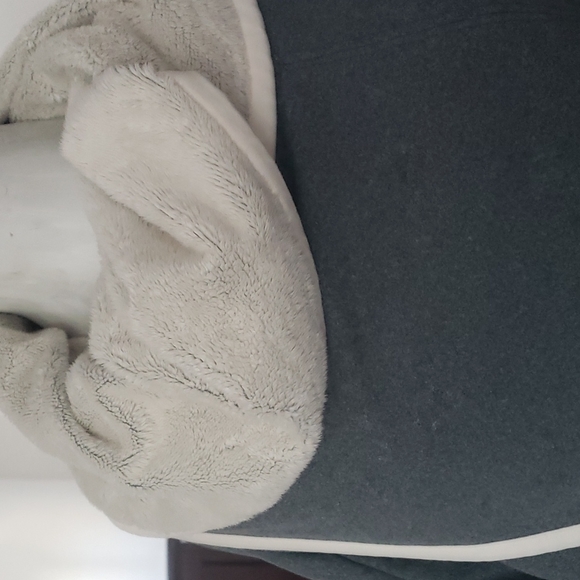 Lululemon fur lined wrap - Picture 3 of 16